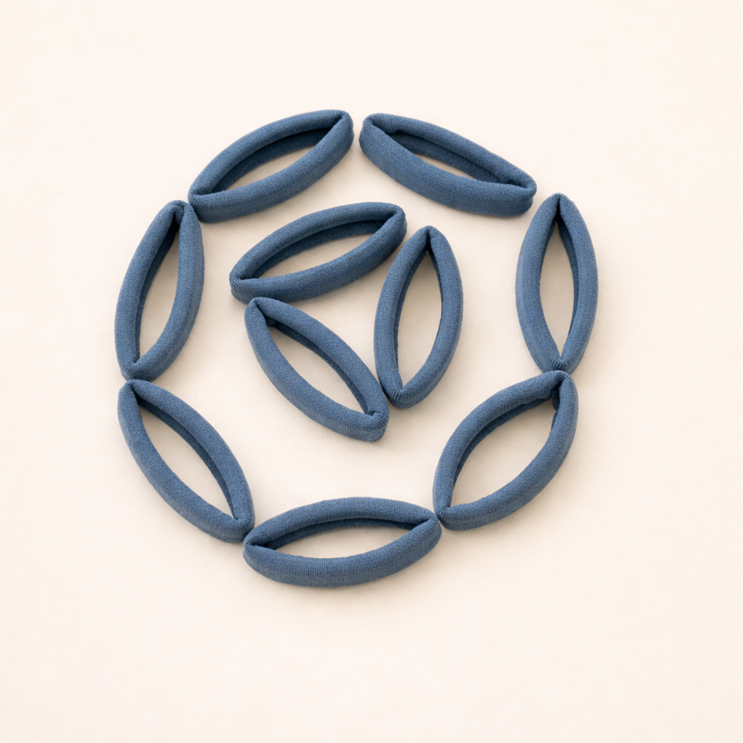 Soft Black Hair Ties for Women and Girls – Gentle, Non-Slip Elastic Hair Bands for Daily Wear and Secure Hairstyling, 4.5 cm Diameter